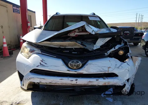 2018 Toyota Rav4 Le z USA, uszkodzony, nr VIN JTMZFREV0JJ731506